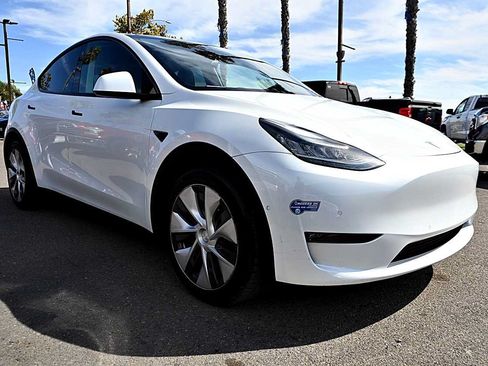 Used 2021 Tesla Model Y Long Range AWD/4WD image 3