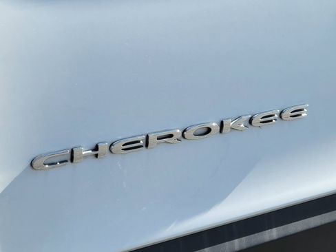 Used 2018 Jeep Cherokee Limited FWD image 25
