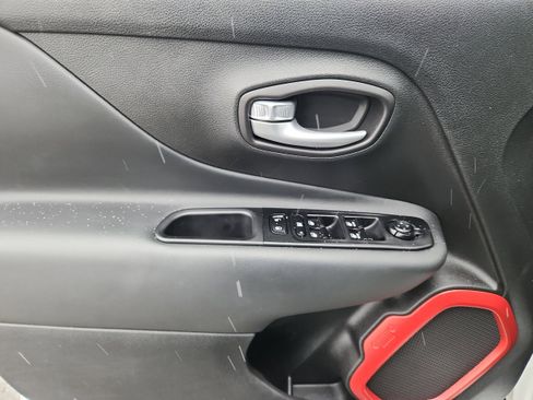 Used 2023 Jeep Renegade Trailhawk image 8