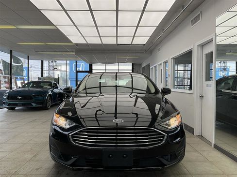Used 2020 Ford Fusion SE FWD image 2
