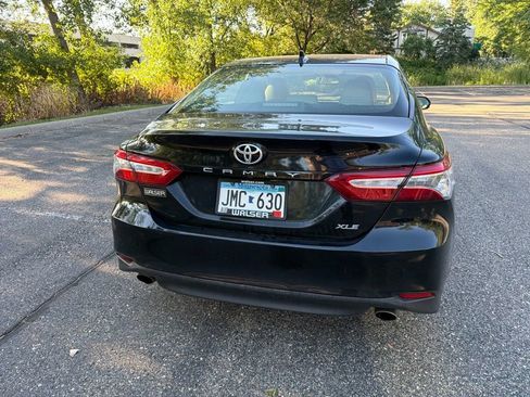 Used 2019 Toyota Camry XLE FWD image 18