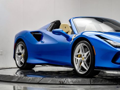Used 2023 Ferrari F8 Tributo RWD image 35