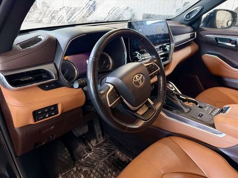 Used 2022 Toyota Highlander Platinum image 8