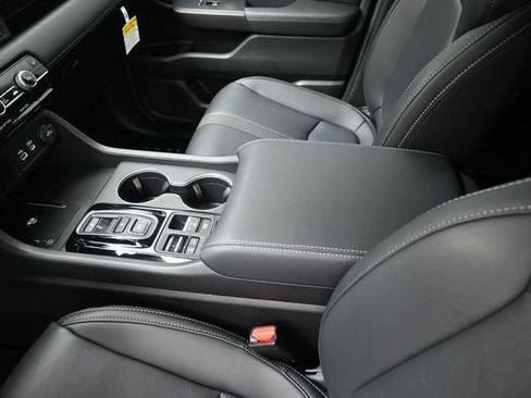 Certified 2025 Honda Pilot Touring image 9