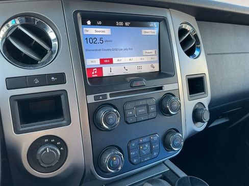 Used 2017 Ford Expedition XLT image 9