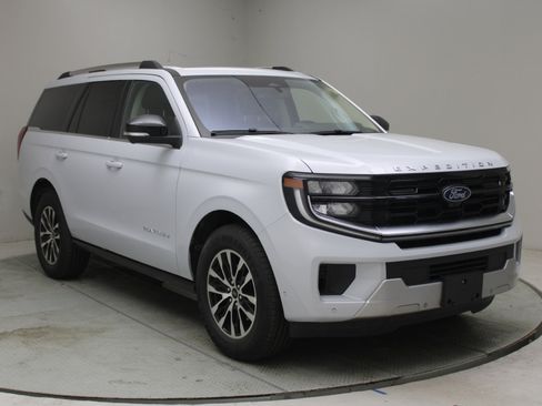 Certified 2025 Ford Expedition Platinum AWD/4WD image 1
