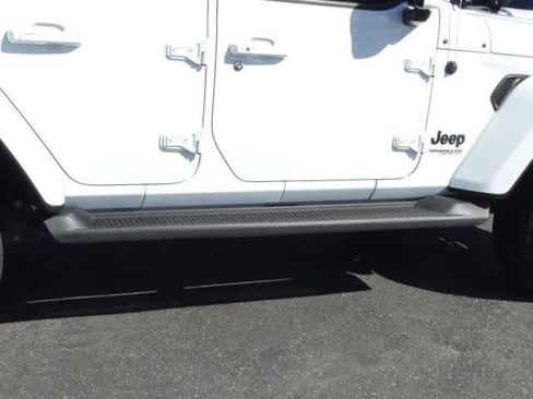 Used 2022 Jeep Wrangler Unlimited Sahara image 10