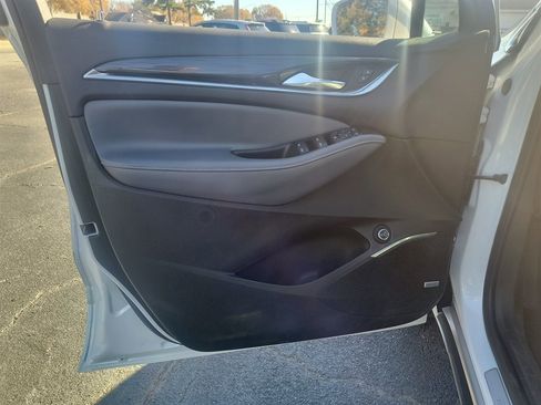 Used 2020 Buick Enclave Essence w/ Sound and Sites Package image 18