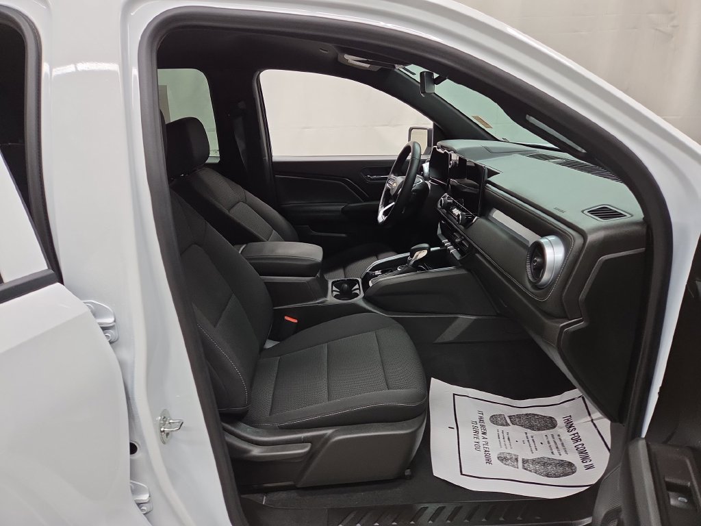 Used 2025 Chevrolet Colorado LT w/ Advanced Trailering Package AWD/4WD image 11