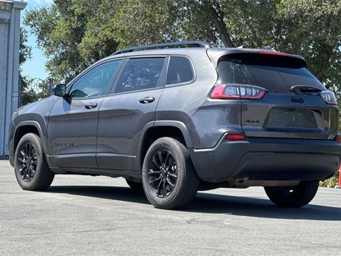 Used 2023 Jeep Cherokee Altitude Lux image 6