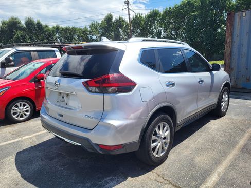 Used 2018 Nissan Rogue SV AWD/4WD image 4