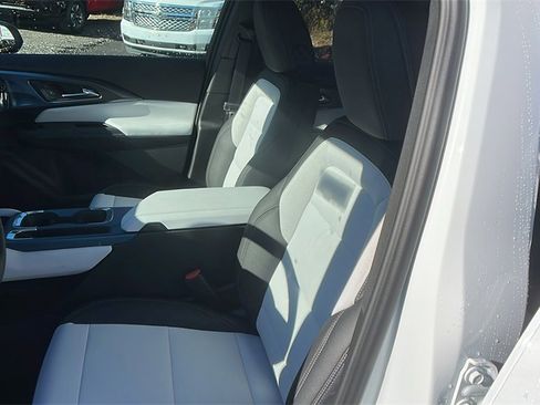 New 2026 Chevrolet Equinox EV LT image 14