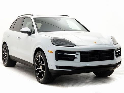 New 2025 Porsche Cayenne image 31