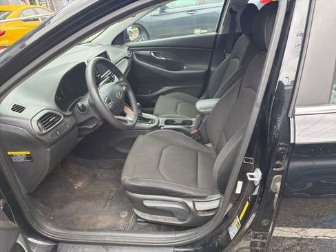 Used 2018 Hyundai Elantra GT FWD image 9