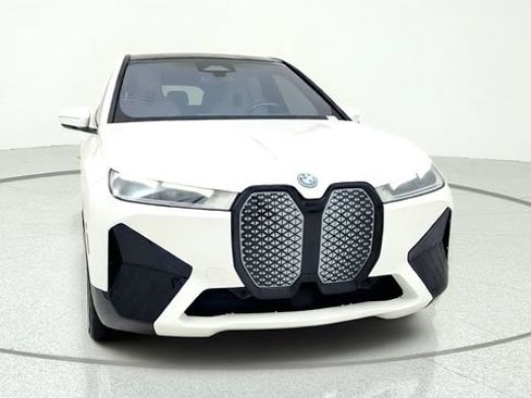Used 2023 BMW iX xDrive50 w/ Sport Package AWD/4WD image 2