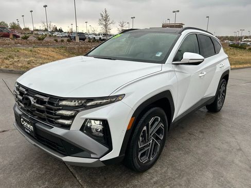 Used 2025 Hyundai Tucson Limited AWD/4WD image 3