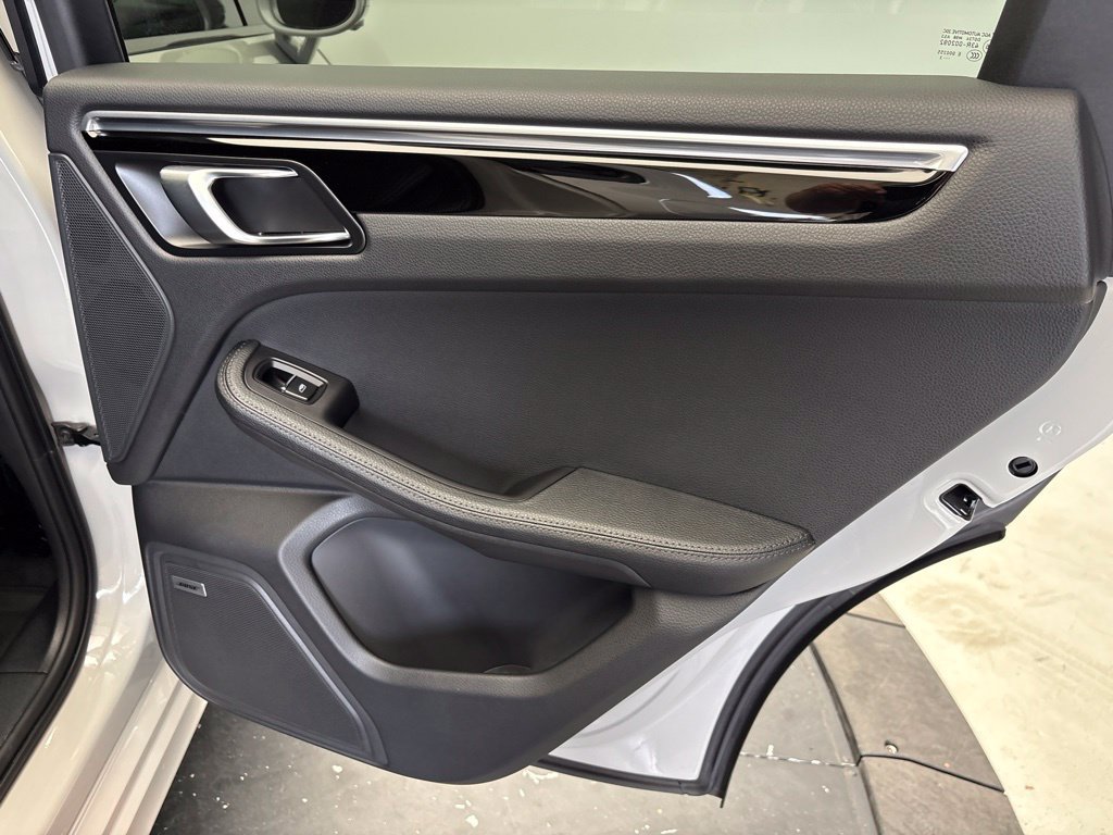 Certified 2023 Porsche Macan S AWD/4WD image 25