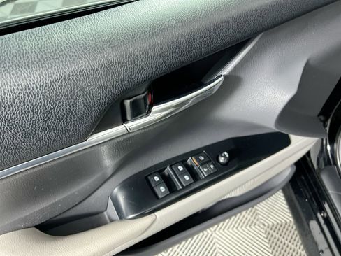 Used 2019 Toyota Camry LE image 14