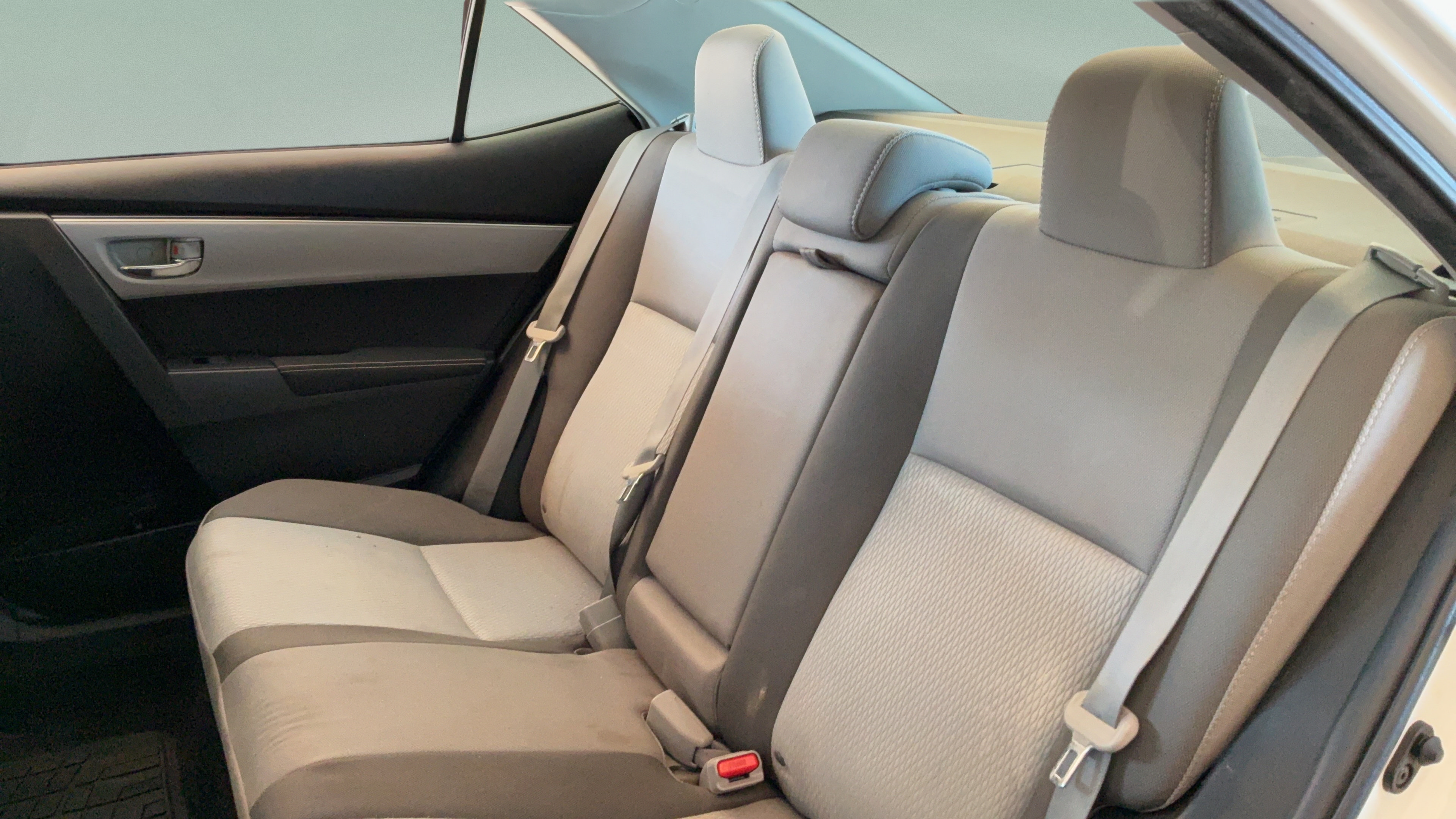 Used 2018 Toyota Corolla LE w/ LE Premium Package FWD image 21