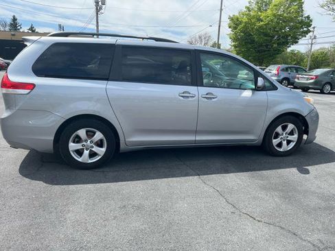 Used 2013 Toyota Sienna LE image 4