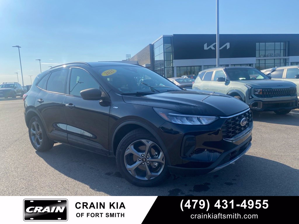 Used 2025 Ford Escape ST-Line FWD image 1