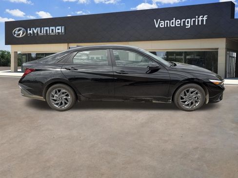 Used 2024 Hyundai Elantra Blue FWD image 6