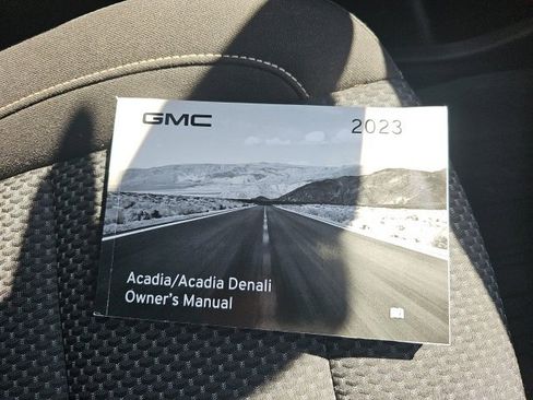 Used 2023 GMC Acadia SLE image 30