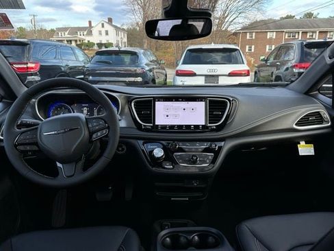 New 2026 Chrysler Pacifica Select w/ S Appearance Package image 17