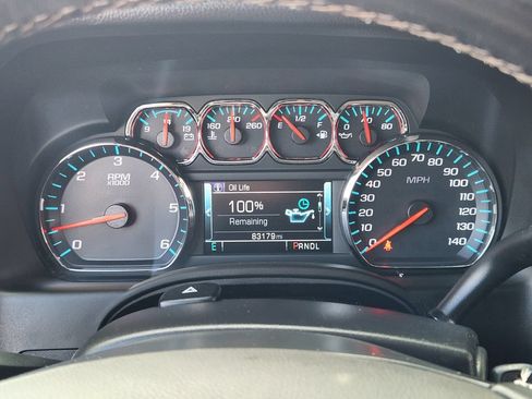 Used 2019 Chevrolet Suburban LT RWD image 11