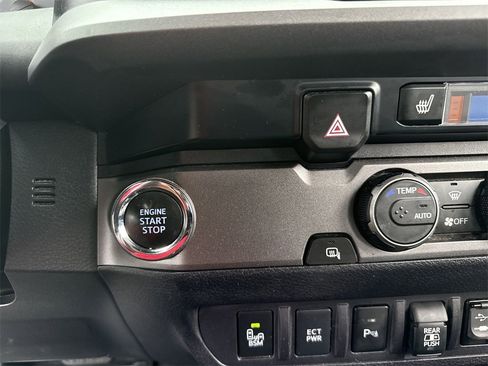 Used 2019 Toyota Tacoma TRD Sport image 15