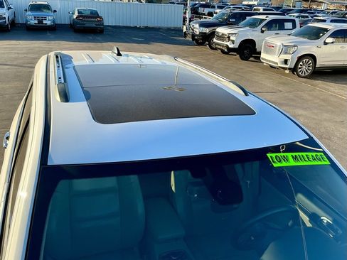 Used 2019 Jeep Grand Cherokee Limited w/ Luxury Group II image 12