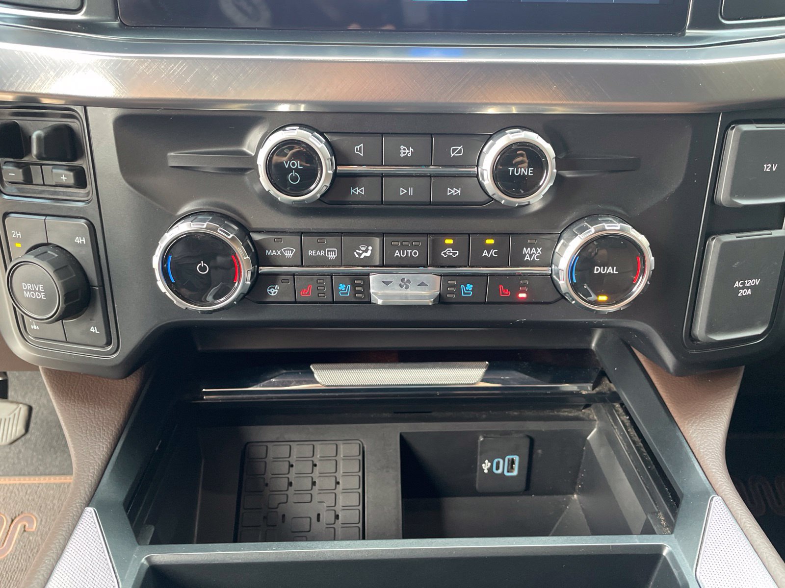 Used 2024 Ford F350 King Ranch w/ Chrome Package AWD/4WD image 34