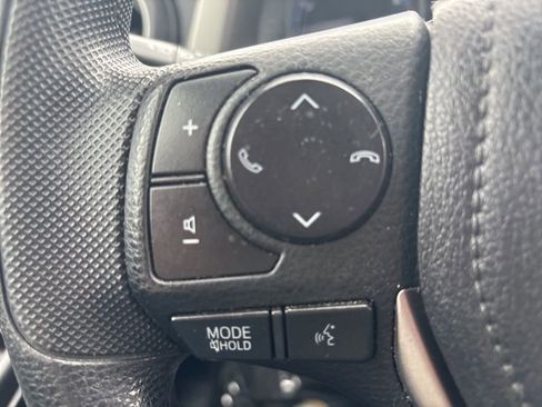 Used 2018 Toyota RAV4 LE image 59