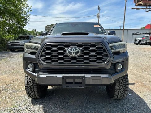 Used 2020 Toyota Tacoma TRD Sport w/ Technology Package RWD image 4