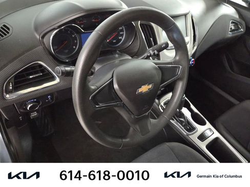 Used 2017 Chevrolet Cruze LS FWD image 18