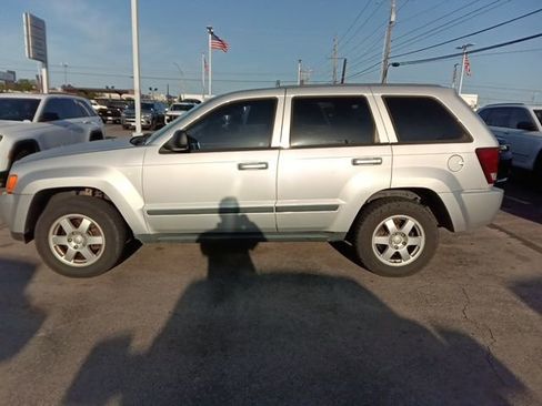 Used 2008 Jeep Grand Cherokee Laredo AWD/4WD image 2