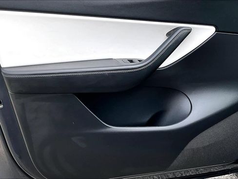 Used 2021 Tesla Model Y Long Range image 21