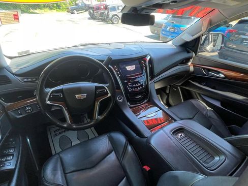 Used 2020 Cadillac Escalade ESV Luxury AWD/4WD image 19