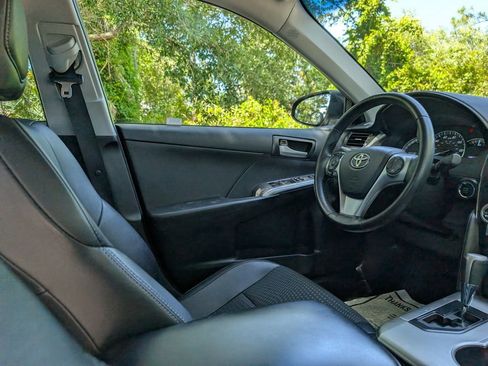 Used 2013 Toyota Camry SE w/ Convenience Pkg FWD image 10