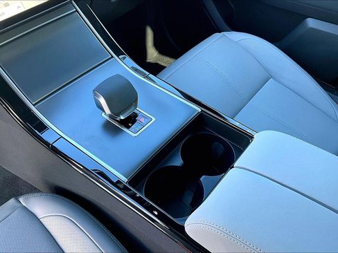 Used 2024 Land Rover Range Rover Velar Dynamic SE image 18