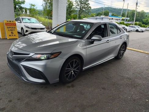 Used 2022 Toyota Camry SE FWD image 5