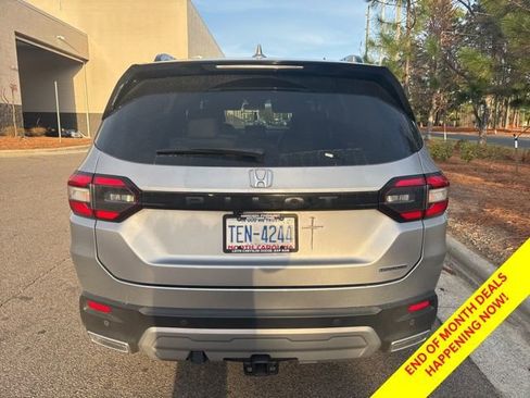 Used 2025 Honda Pilot Touring image 17