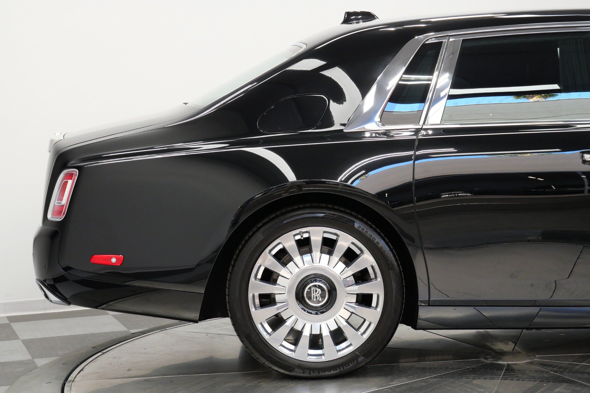 Used 2019 Rolls-Royce Phantom Sedan RWD image 56