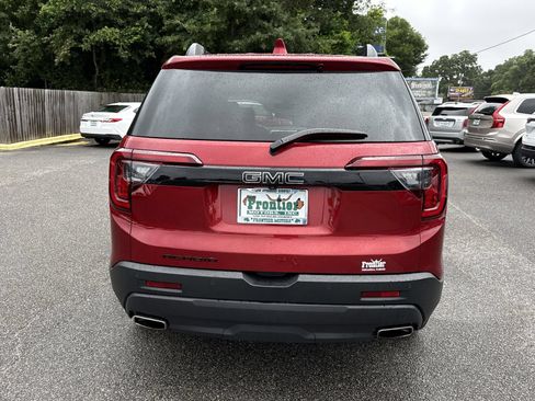 Used 2023 GMC Acadia SLE w/ Driver Convenience Package FWD image 4