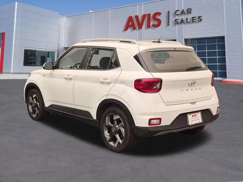 Used 2025 Hyundai Venue SEL FWD image 9