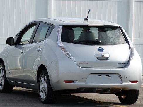 Used 2011 Nissan Leaf SL FWD image 16