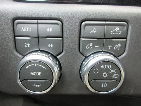 New 2026 GMC Sierra 1500 SLT w/ SLT Premium Package image 17