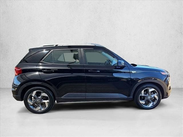 Used 2023 Hyundai Venue SEL FWD image 4