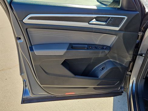 Certified 2023 Volkswagen Atlas SE w/ Panoramic Sunroof Package image 12