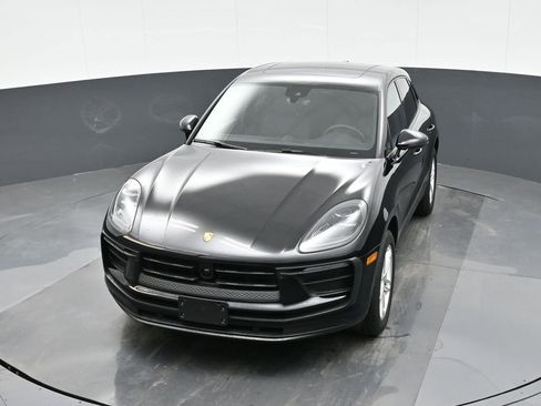 Certified 2025 Porsche Macan image 33